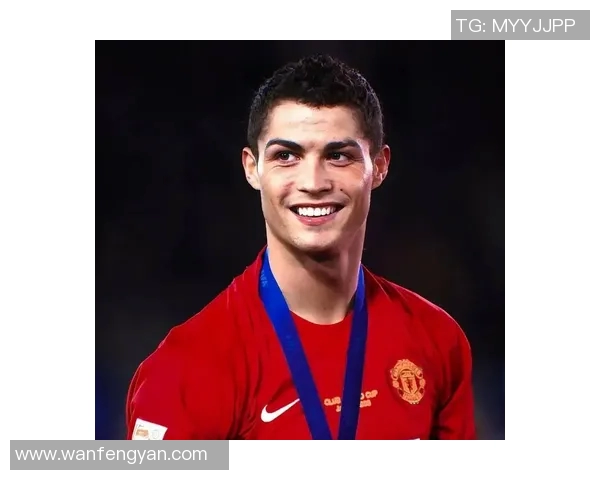 足球明星C罗头像情侣装扮分享让你们的爱情更具运动气息与时尚感